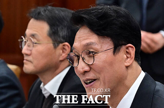 김민석 국무총리가 24일 오후 서울 종로구 정부서울청사에서 열린 헌법존중 정부혁신 TF 간담회에 참석해 모두발언을 하고 있다. /임영무 기자