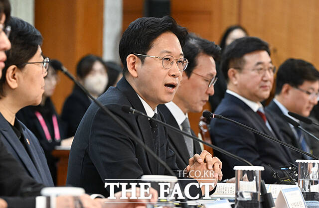 김민석 국무총리가 24일 오전 서울 종로구 정부서울청사에서 열린 과학기술관계장관회의에 참석해 발언을 하고 있다. /임영무 기자