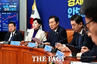  민주, '1인 1표제' 당무위 통과…반발 분출에 중앙위는 연기