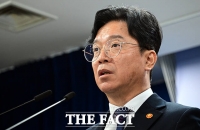  김영훈 노동부 장관, 노동조합법 시행령 등 개정안 관련 브리핑 [포토]