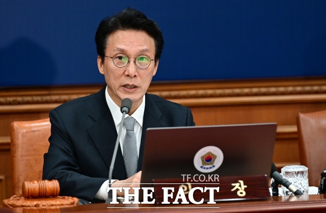 김민석 국무총리(사진)는 25일 정부서울청사에서 열린 국무회의에서 