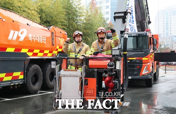 대전소방본부가 25일 고성능 소방차량 도입 시연회를 개최했다. /대전시