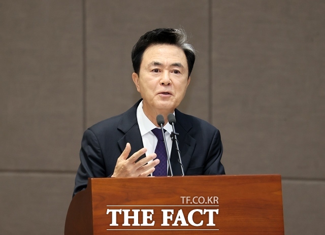 김태흠 충남도지사가 25일 도의회 제362회 제2차 도정 및 교육행정 질문에서 천안아산 대규모 복합 돔구장 건립 필요성을 강조하며 추진 의사를 재차 밝히고 있다. /충남도