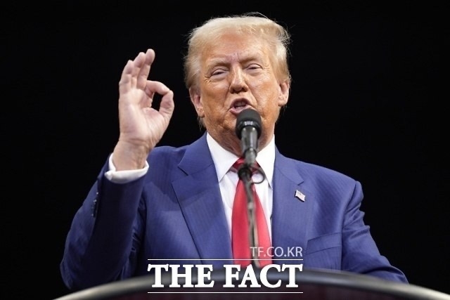 트럼프 대통령과 중국 측 모두 이번 전화 통화에 대해 긍정적인 평가를 했지만, 견해 차이도 보였다. 트럼프 대통령은 대만 문제를 언급하지 않았으나, 중국 관영 신화통신은 트럼프 대통령이 중국은 제2차 세계대전 승리를 위해 중요한 역할을 했고, 미국은 대만 문제가 중국에 얼마나 중요한지 이해한다말했다고 전했다. /AP·뉴시스