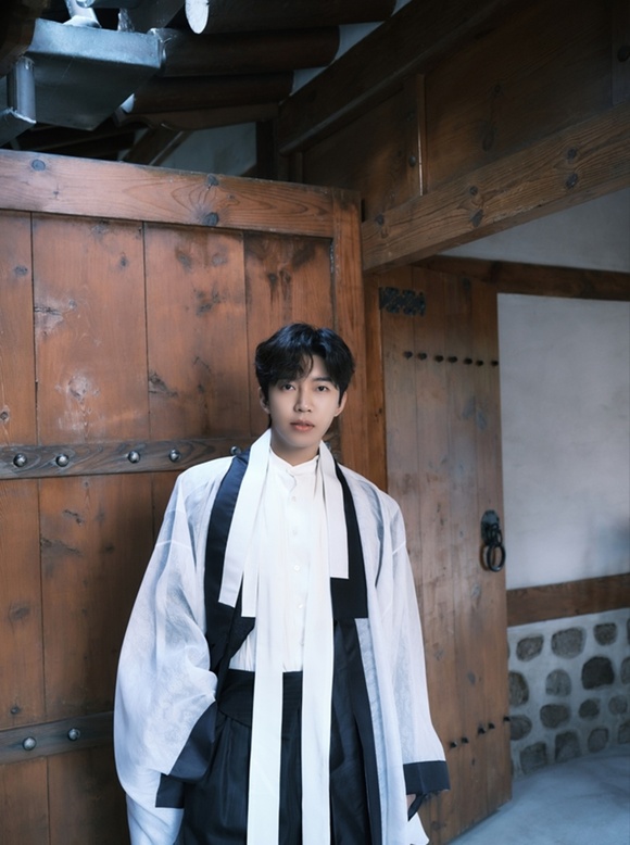 임영웅이 오는 27일 2026 시즌그리팅 예약 판매를 시작한다. /물고기뮤직