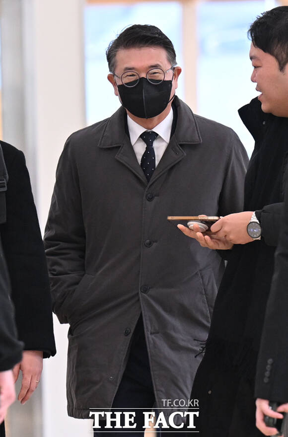 장상윤 전 대통령실 사회수석비서관이 25일 서울 종로구 광화문KT 웨스트에 마련된 김건희특검 사무실에 출석하고 있다. /이새롬 기자