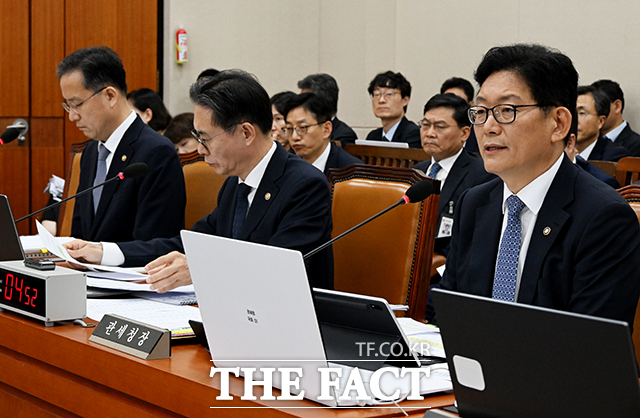 25일 법조계에 따르면 서울동부지검 인천세관 마약수사 외압 의혹 합동수사단(합수단)이 고광효 전 관세청장을 참고인으로 불러 조사했다. /배정한 기자