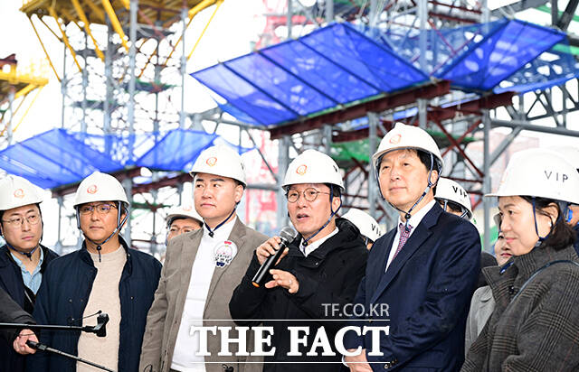 김민석 국무총리가 25일 오전 서울 도봉구 창동 서울 아레나 복합문화시설 건립 현장을 둘러본 뒤 발언을 하고 있다. /임영무 기자