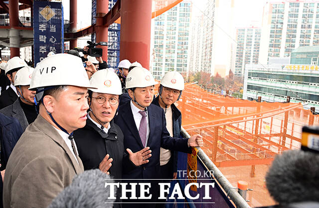 김민석 국무총리가 25일 오전 서울 도봉구 창동 서울 아레나 복합문화시설 건립 현장을 둘러본 뒤 발언을 하고 있다. /임영무 기자