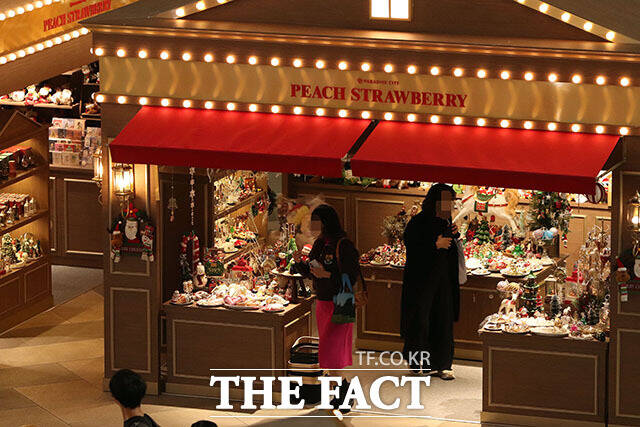 '홀리데이 익스프레스' 콘셉트의 크리스마스 마켓을 연 파라다이스시티.