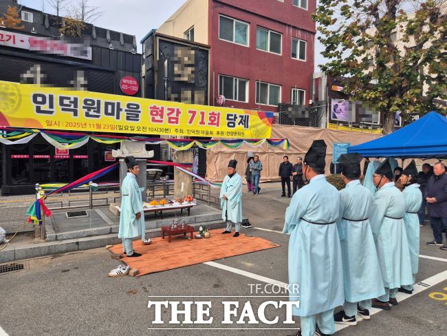 제71회 인덕원 마을 당제 진행 모습. /안양시