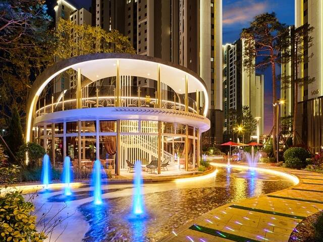 DK아시아는 지난 14일 인도 뭄바이 지오 월드 컨벤션센터(JWCC)에서 열린 세계조경가협회(IFLA)가 주관하는 ‘2025 IFLA APR LA & LUMINARY AWARDS’에서 신검단 로열파크씨티Ⅱ로 Honourable Mention을 수상했다고 25일 밝혔다. /DK아시아