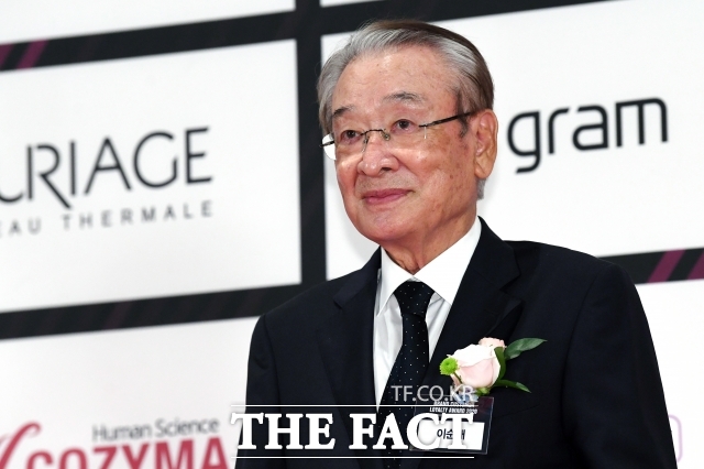 원로 배우 이순재 전 국회의원이 25일 새벽 향년 90세로 별세했다고 유족 측이 밝혔다./더팩트 DB