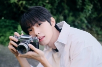  'FNC 신인 가수' 최립우, 새 콘셉트 포토 공개…영화같은 비주얼