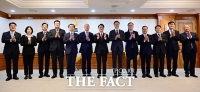  차관급 임명장 수여식에서 기념촬영하는 김민석 국무총리 [TF사진관]