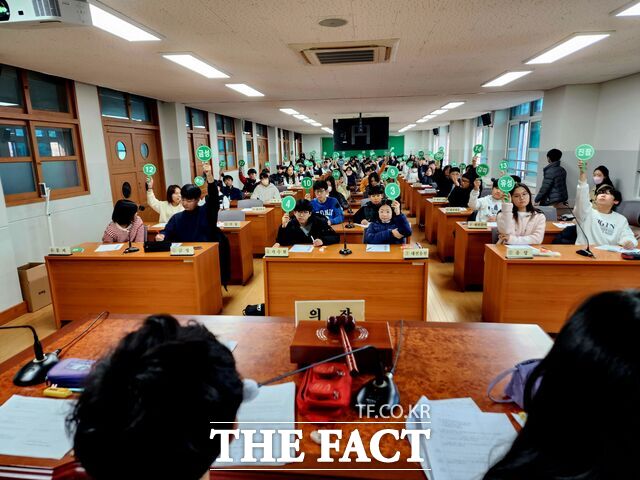 26일 유성초 학생의사당에서 2025학년도 제4회 서부 초등학교 학생의회가 열리고 있다. /대전시교육청