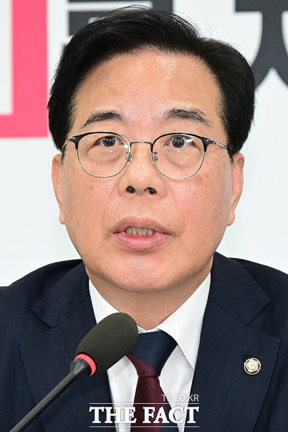 송언석 국민의힘 원내대표가 26일 오전 서울 여의도 국회에서 기자간담회를 열고 발언하고 있다. /국회=남윤호 기자