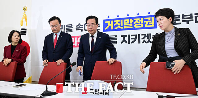 송언석 국민의힘 원내대표가 26일 오전 서울 여의도 국회에서 기자간담회를 열고 발언하고 있다. /국회=남윤호 기자