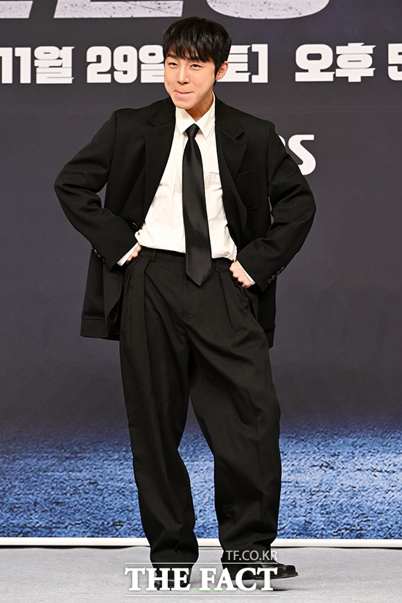 자신만만한 포즈