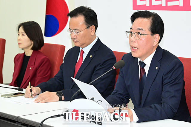 송언석 국민의힘 원내대표가 26일 오전 서울 여의도 국회에서 기자간담회를 열고 발언하고 있다. /국회=남윤호 기자