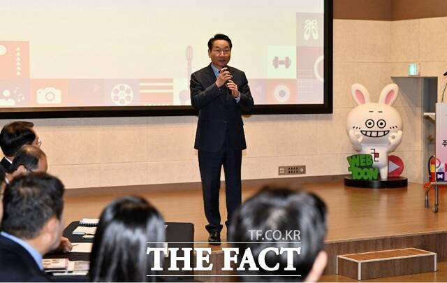 유정복 인천시장이 26일 틈 문화창작지대에서 열린 시민과 함께하는 2026년 주요업무보고회(문화,관광)에서 인사말을 하고 있다./인천시