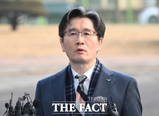 고위공직자범죄수사처(공수처)가 채상병 사건 외압 의혹을 수사하는 이명현 특별검사팀이 26일 오동운 처장 등을 기소한 것을 두고 결론을 정해놓고 묻지마 기소를 한 것이라며 강하게 반발했다. 사진은 오 처장. /박헌우 기자