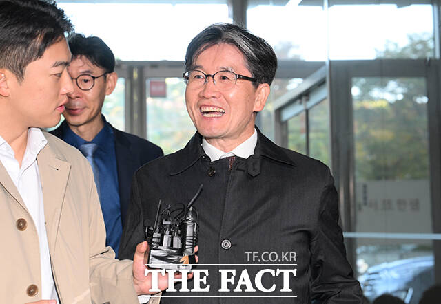 오동운 공수처장이 1일 오전 서울 서초구 한샘빌딩에 마련된 순직 해병 특검 사무실에 피의자 신분으로 출석하고 있다. /박헌우 기자