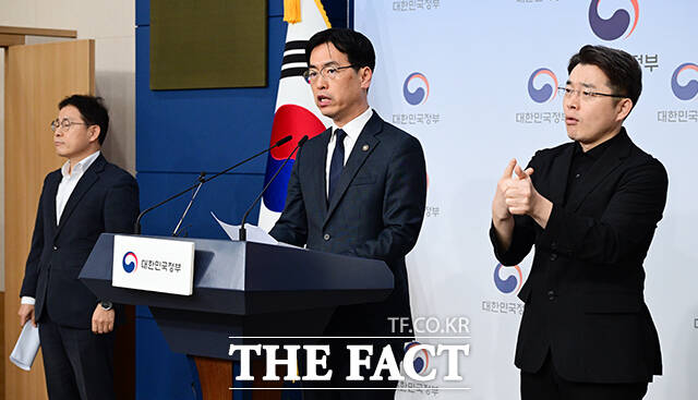 김민재 행정안전부 차관이 26일 오전 서울 종로구 정부서울청사 별관에서 지방의원 임기만료 전 외유성 공무국외출장 방지 대책을 브리핑 하고 있다. /임영무 기자