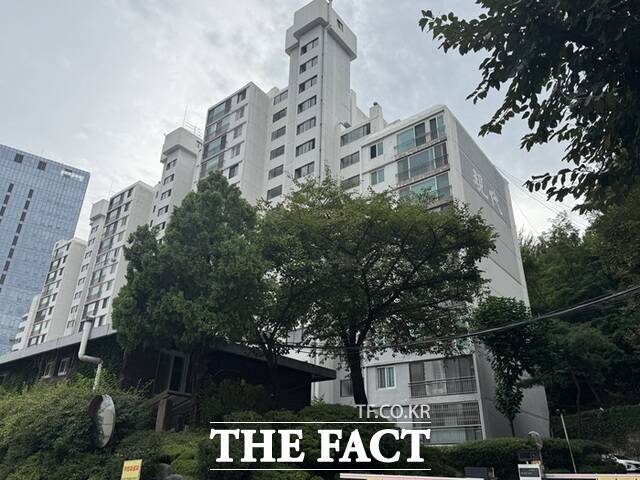 동궁 역시 통합재건축 동의율이 70%를 넘었다. 동궁은 2022년부터 리모델링을 추진했지만 통합재건축으로 선회했다. /황준익 기자