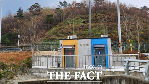 계룡시는 엄사면 향한리 체육로 일원에 공중화장실을 신축해 시민들에게 개방하고 있다. /계룡시