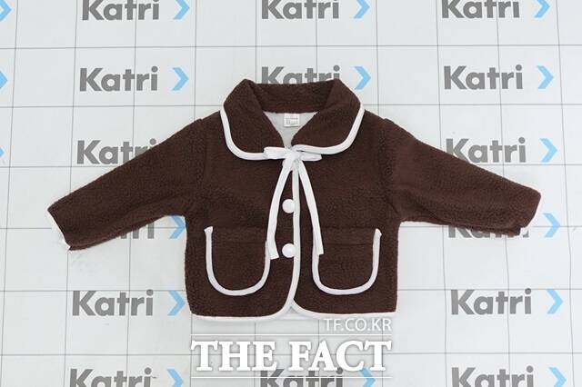 어린이 의류와 잡화 2개 제품에서 프탈레이트계 가소제와 납이 검출됐다./서울시