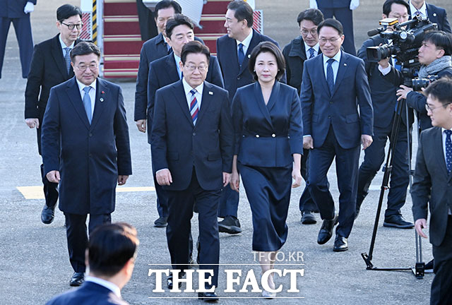 G20 정상회의 및 4개국 순방 일정 마치고 귀국하는 이재명 대통령 부부.