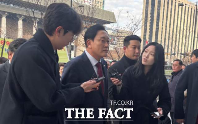 김선교 국민의힘 의원이 양평 공흥 지구 개발부담금 문제는 양평군수의 지시로 할 수 없었다며 자신의 혐의를 부인했다. 김 의원이 26일 오전 김건희특검에 출석했다. /정채영 기자