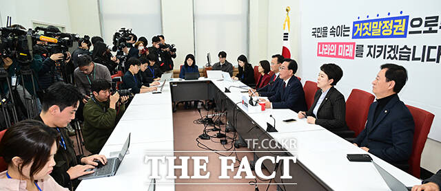 송언석 국민의힘 원내대표가 26일 오전 서울 여의도 국회에서 기자간담회를 열고 발언하고 있다. /국회=남윤호 기자