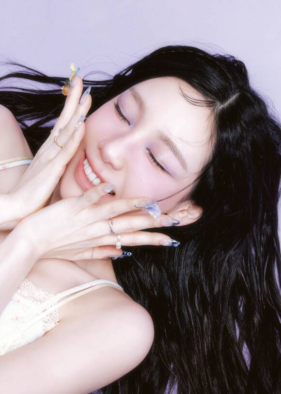 태연은 다양한 장르와 스타일을 시도했고 그 결과물은 늘 호평을 받았다. 그러면서 믿듣탱이라는 애칭은 점점 단단해지고 굳건해졌다. 그 기반엔 무엇보다 비교불가 가창력과 감정 표현이 있다. /SM엔터