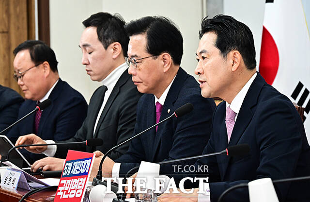 12·3 비상계엄 1년을 앞두고 장동혁 대표의 리더십이 시험대에 올랐다. 사진은 장동혁 국민의힘 대표가 24일 오전 서울 여의도 국회에서 열린 최고위원회의에 참석해 모두발언을 하고 있는 모습. /배정한 기자