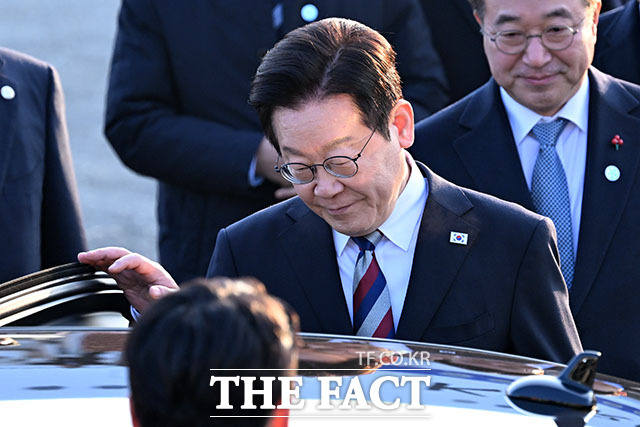 G20 정상회의 및 4개국 순방 일정 마치고 귀국하는 이재명 대통령 부부.