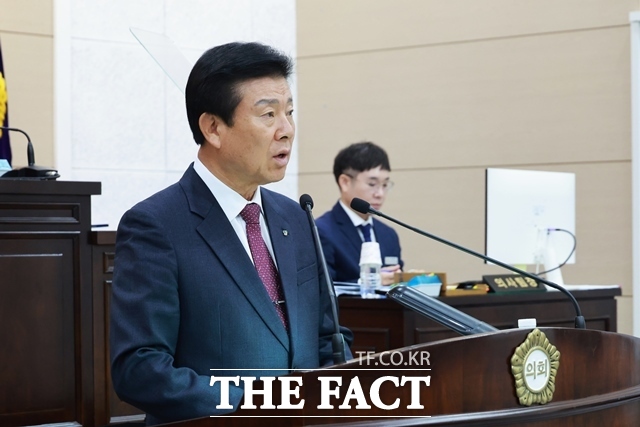 박범인 금산군수가 25일 제333회 금산군의회 제2차 정례회에서 시정연설을 하고 있다. /금산군
