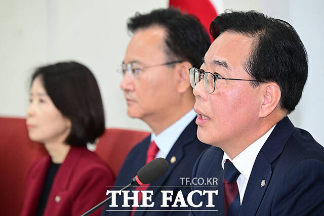 송언석 국민의힘 원내대표가 26일 오전 서울 여의도 국회에서 기자간담회를 열고 발언하고 있다. /국회=남윤호 기자