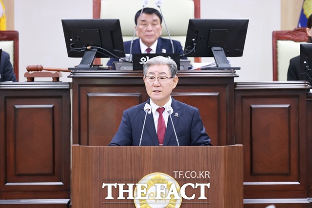 오태완 의령군수가 의령군의회에서 시정연설을 하고 있다. /의령군