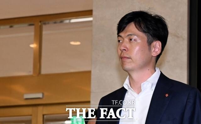 신동빈 회장의 장남 신유열 롯데지주 부사장의 승진 여부가 주목받고 있다. /더팩트 DB