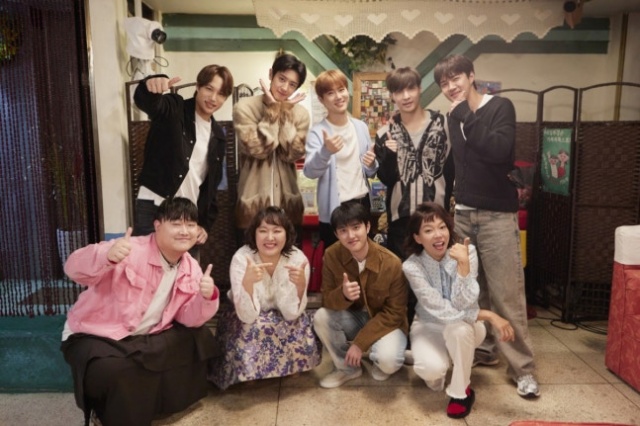 그룹 엑소가 29일 공개되는 쿠팡플레이 예능 자매다방 게스트로 출격해 안방극장에 웃음을 안길 예정이다. /쿠팡플레이