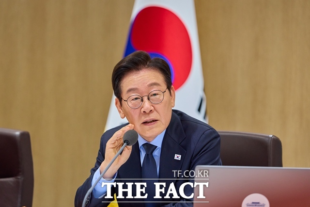 이재명 대통령은 26일 최근 사법부와 법관을 상대로 행해지는 일부 변호사들의 노골적인 인신공격과 검사들의 재판 방해 행위에 강한 유감을 표명했다. 이 대통령이 11일 용산 대통령실에서 주재한 제49회 국무회의에서 발언하고 있다. /대통령실