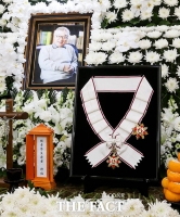  고 이순재 영정 옆에 놓인 금관문화훈장 [포토]