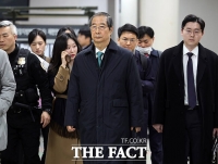  '징역 15년 구형' 결심 공판 후 법원 나서는 한덕수 전 총리 [TF사진관]