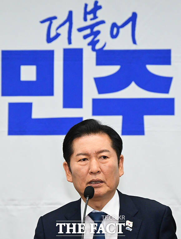 발언하는 김병기 원내대표.