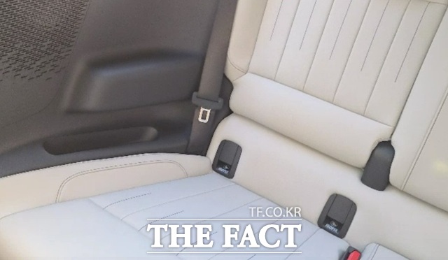 오승혁의 팩트 DRIVE는 미니 일렉트릭 2열에도 앉아 편의성을 확인해봤다. 약간의 아쉬움을 남겼다. /서울 마포구=오승혁 기자