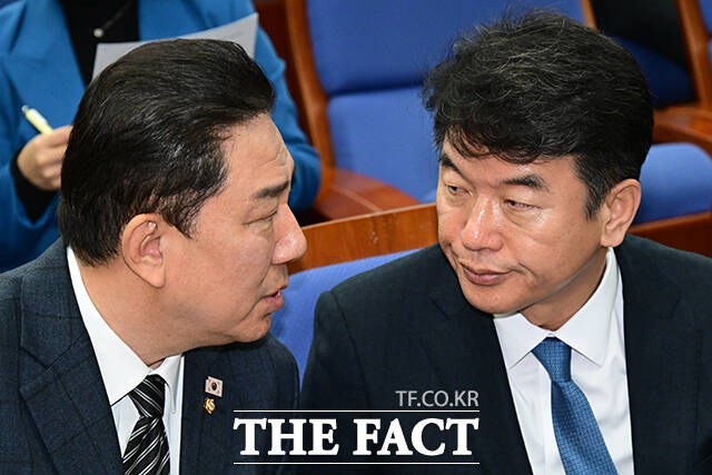 발언하는 김병기 원내대표.