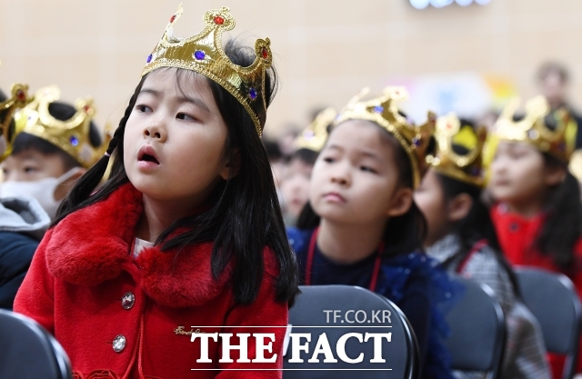 교육부와 한국직업능력연구원은 27일 '2025년 초·중등 진로교육 현황조사’ 결과를 발표했다. 사진은 서울의 한 초등학교 입학식./서예원 기자
