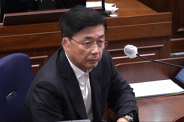 홍장원 전 국가정보원 1차장이 지난 20일 서울 서초구 서울중앙지법에서 열린 윤석열 전 대통령의 내란 우두머리 혐의 사건 속행 공판에 증인으로 출석해 발언하고 있다./서울중앙지법